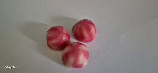 Strawberry twist kisses per 100g